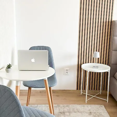 Simcity I Free Parking,24 7 Self Check-in, Balcony, Quiet Location With Easy Transportation To Square Apartment Bratislava