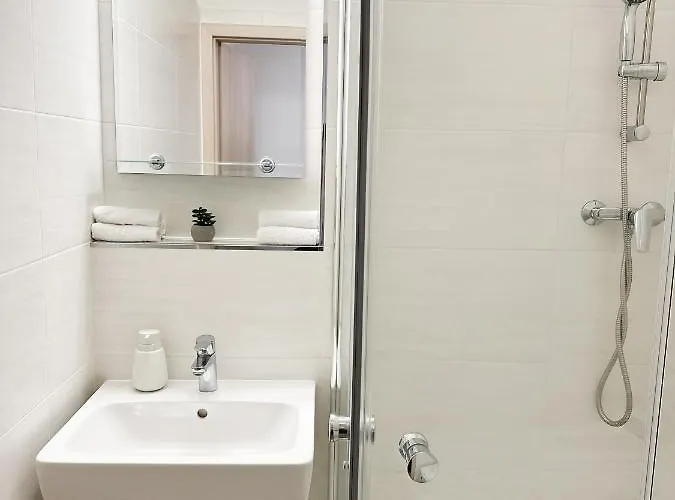 Simcity I Free Parking,24 7 Self Check-in, Balcony, Quiet Location With Easy Transportation To Square * Bratislava