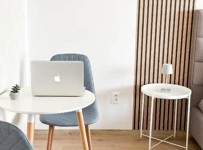 Simcity I Free Parking,24 7 Self Check-in, Balcony, Quiet Location With Easy Transportation To Square アパート ブラチスラヴァ