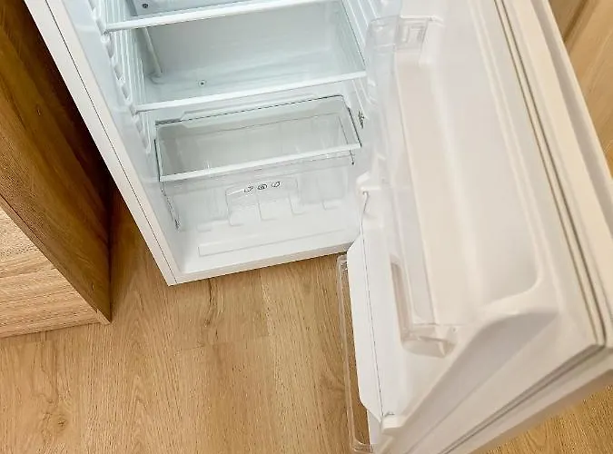 Simcity I Free Parking,24 7 Self Check-in, Balcony, Quiet Location With Easy Transportation To Square Bratislava