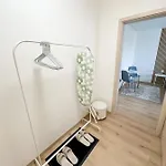 Daire Simcity I Free Parking,24 7 Self Check-in, Balcony, Quiet Location With Easy Transportation To Square Bratislava