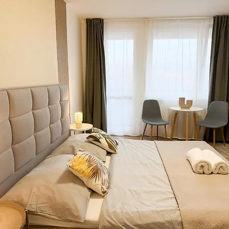 Simcity I Free Parking,24 7 Self Check-in, Balcony, Quiet Location With Easy Transportation To Square Appartamento Bratislava