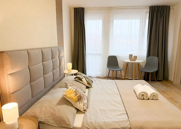 Simcity I Free Parking,24 7 Self Check-in, Balcony, Quiet Location With Easy Transportation To Square Appartamento Bratislava